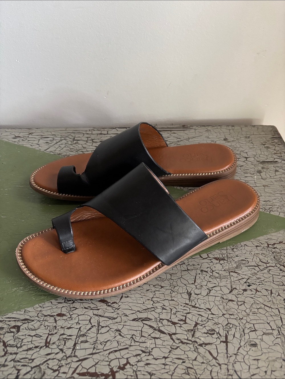 Franco Sarto Gem Sandals Black Faux Leather Flat Slide Toe Loop Boho Size 8